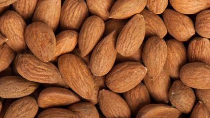 Peeled almonds