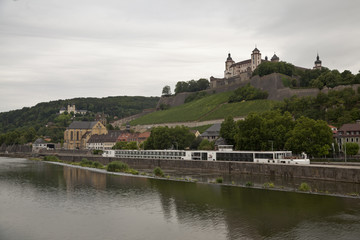Fototapeta na wymiar Вюрцбург. Замок на холме