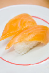 回転寿司 サーモン