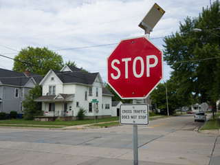 Flashing, solar-powered trafic Stop Sign