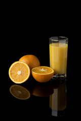 Orange juice with fresh oranges