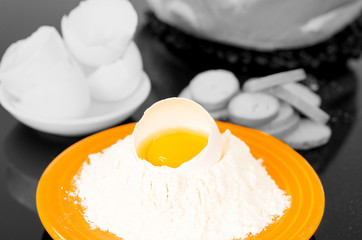 Strong yellow colored plate with flour crater containing cracked