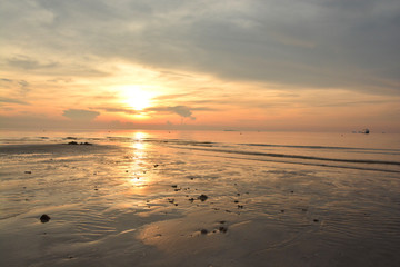 Fototapeta premium sunrise on beach