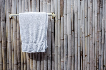 towel hang