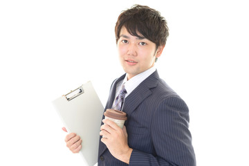 コーヒーを飲み寛ぐビジネスマン