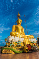 Obraz premium Detail of Krabi Golden Big Budha on mountain