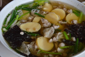 seaweed soup with egg tofu and minced pork
