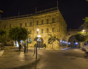 Obraz premium Streets of ancient city of akko at night. Israel