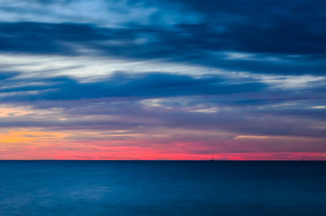 Obraz premium Long exposure sunset above the sea