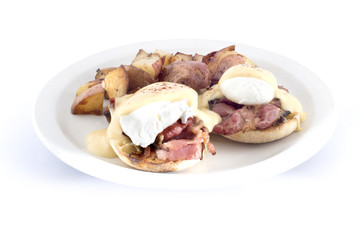 eggs benedict with hash browns