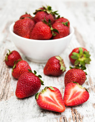 Bowl with strawberries