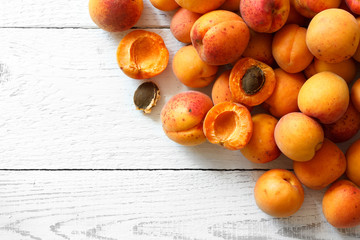 Whole orange apricots with red blush, from above, space for text - obrazy, fototapety, plakaty