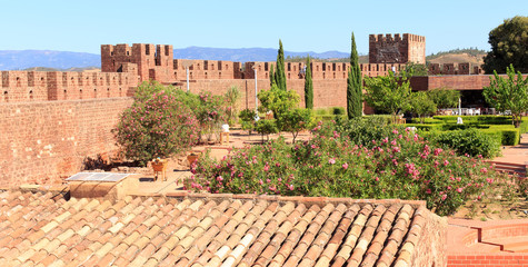 Innenhof des Kastells in Silves