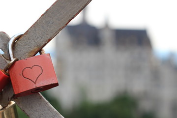 南京錠越しのノイシュヴァンシュタイン城