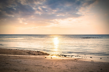 Fototapeta na wymiar Beautiful view of sunset on the beach.