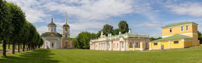 Парки Москвы. Дворянская усадьба Кусково. Вид на...