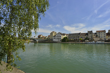 Fototapeta na wymiar Lagny-sur-Marne (77400) sur les quais, département de Seine-et-Marne en région Île-de-France, France