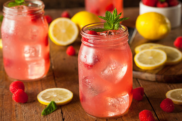 Refreshing Cold Raspberry Lemonade