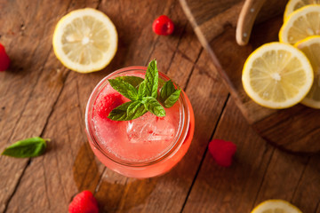 Refreshing Cold Raspberry Lemonade