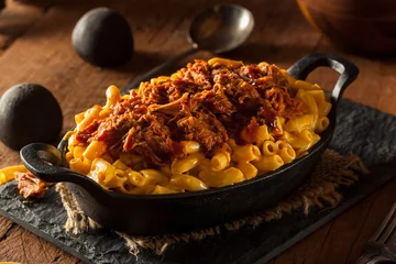 Afwasbaar Fotobehang Grill / Barbecue Homemade BBQ Pulled Pork Mac and Cheese