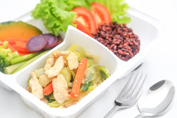 Streamed Dolly fish Curry in a  Cup and mix with organic vegetab