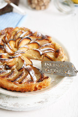 Homemade apple pie on plate, on white wooden table background background