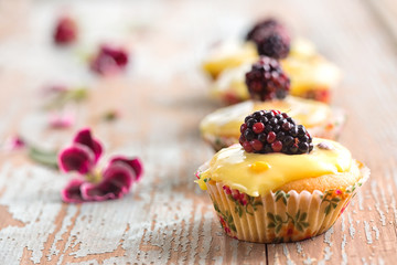 cupcake with blackberry