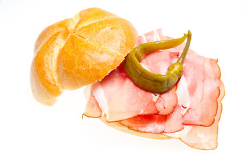 Belegtes Brötchen mit delikatem Schwarzwälder Schinken hauchdünn geschnitten