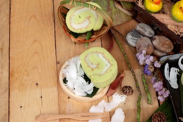 Green cake rolls filled with coconut.