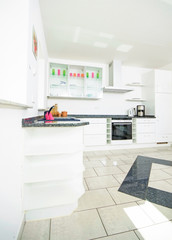 Moderne Küche, weiss, hell