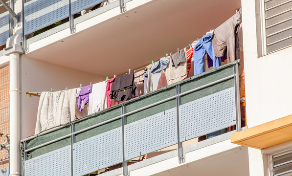 linge &eacute;tendu au balcon, pollution visuelle
