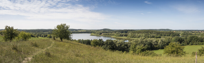 Fototapeta na wymiar Blick über einen See, Brandenburg, Deutschland