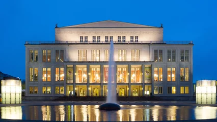 Fototapete Theater Blaue stunde über Opernhaus in Leipzig