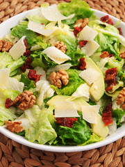 Salad with avocado, dried tomatos and walnuts