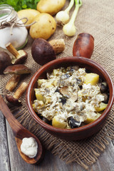 Potatoes with mushrooms in cream sauce