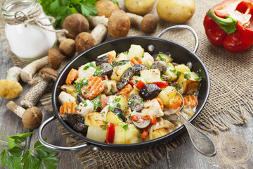 Roast chicken with potatoes and mushrooms