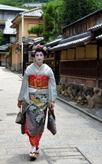 Plakat Maiko walking in Kyoto's street, Japan