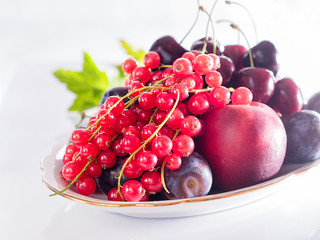 Frisches Obst in einer Schale