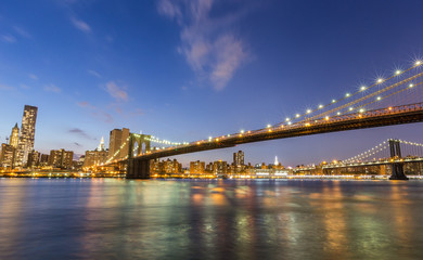 Fototapeta na wymiar Brooklyn bridge and Manhattan bridge at night