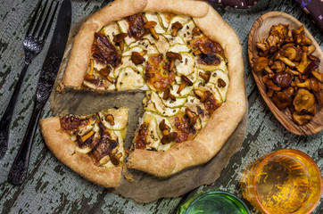 tart with zucchini, mozzarella and mushrooms