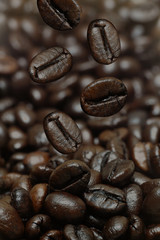 Coffee beans is falling down