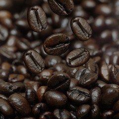 Coffee beans is falling down