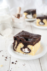 Delicious pound cake with cream