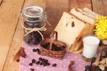 Fototapeta na wymiar Dried currants and raisin bread.