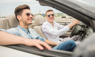 Friends in cabriolet