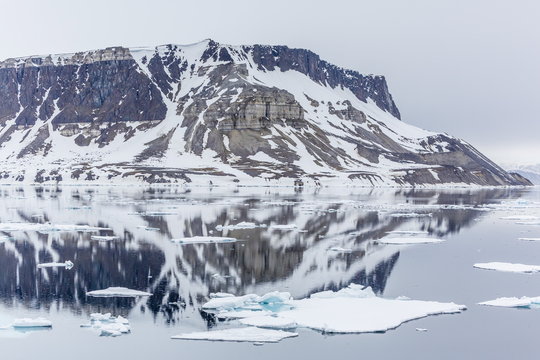 Alkefjellet (Auk Mountain) at Kapp Fanshawe, Spitsbergen, Svalbard