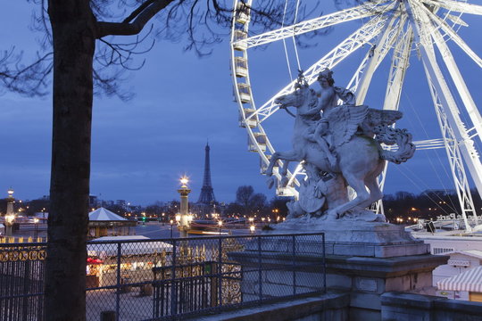 View from Place de la Concorde with big wheel and statue to the Eiffel Tower, Paris, Ile de France, France 
