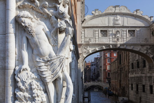 The Bridge of Sighs and Palazzo Ducale (Doges Palace), Venice, Veneto