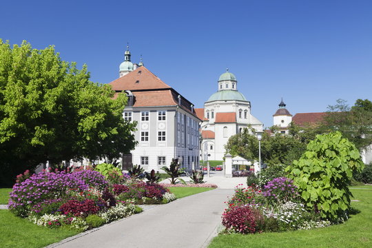 Zumsteinhaus House with St. Lorenz Basilica and Town Hall, Kempten, Schwaben, Bavaria, Germany