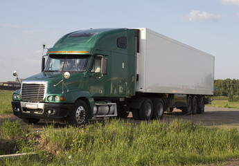 Cargo trailer truck